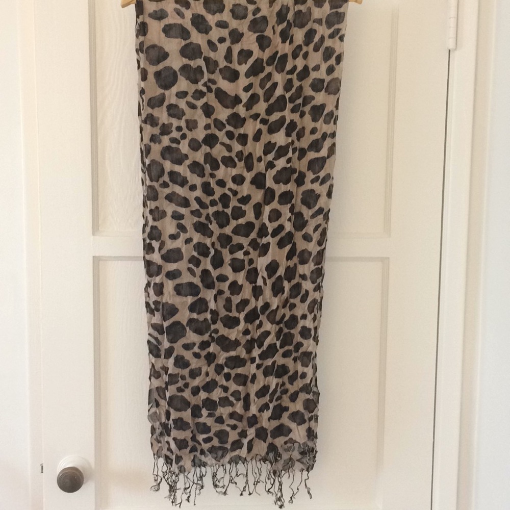 💛 Leopard print scarf